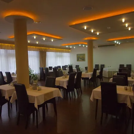 Vadaszkuert Superior Секешфехервар