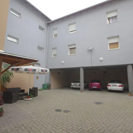 Vadaszkuert Superior מלון Székesfehérvár